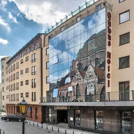 Qubus Hotell