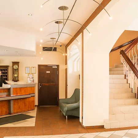 キューバス ブロツワフ ホテル 4*