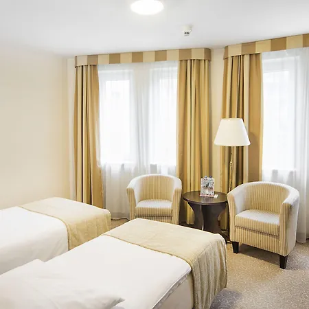 キューバス ブロツワフ 4*