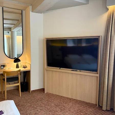 キューバス ブロツワフ 4*