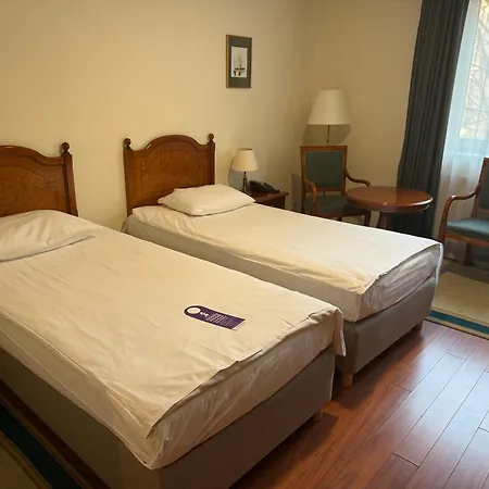 Qubus فندق فروتسواف