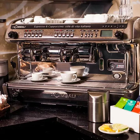 キューバス ブロツワフ ホテル 4*