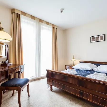 キューバス ブロツワフ 4*