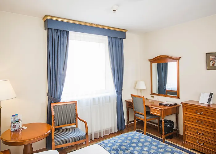 キューバス ブロツワフ ホテル 4*