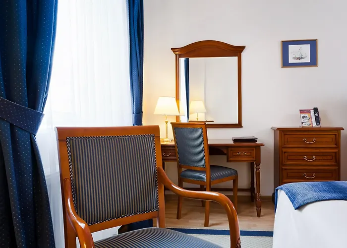 Qubus فندق فروتسواف