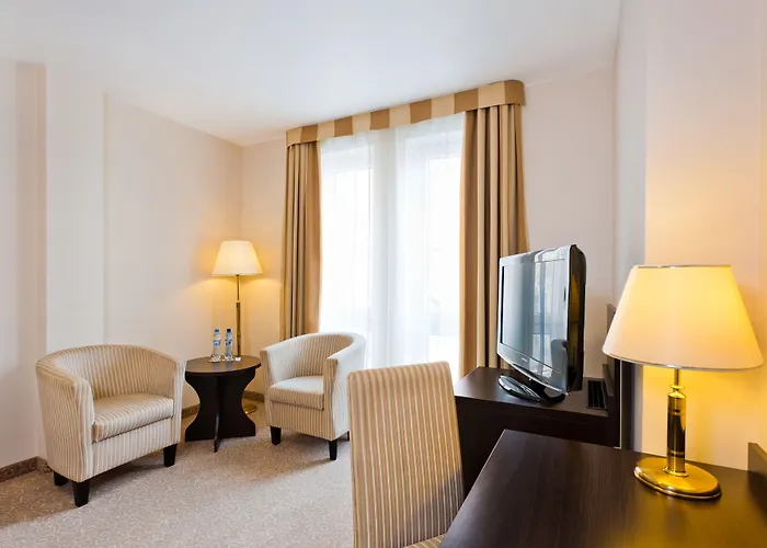 キューバス ブロツワフ ホテル 4*